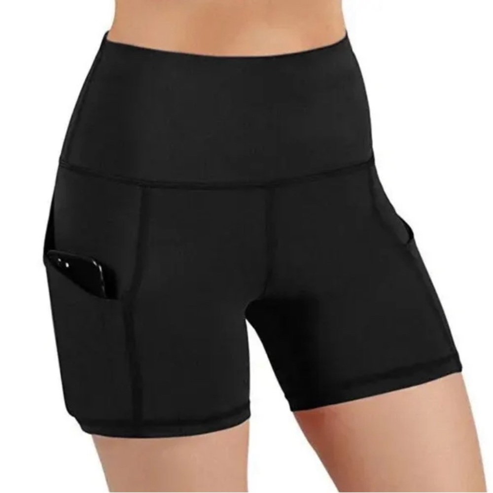 🌿 Black Shorts